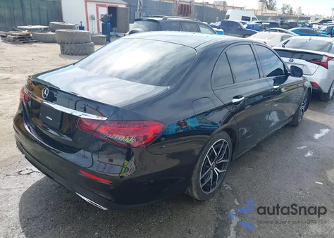 2022 Mercedes-Benz E 350 z USA, uszkodzony, nr VIN W1KZF8DB5NB049597